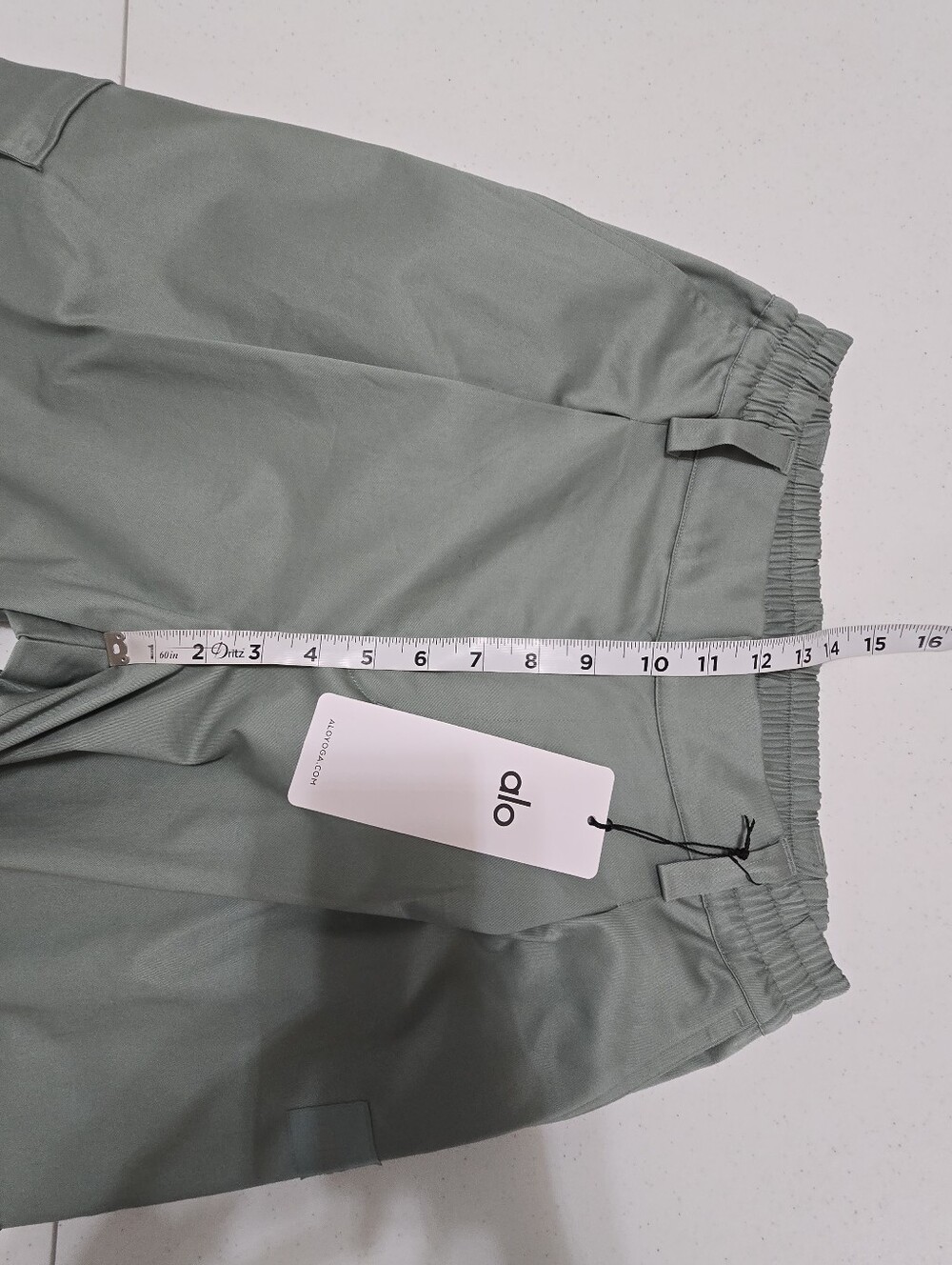 Alo Yoga High-Waist Night Out Cargo Trouser Botanical Green Women's Small NWT - Picture 6 of 15